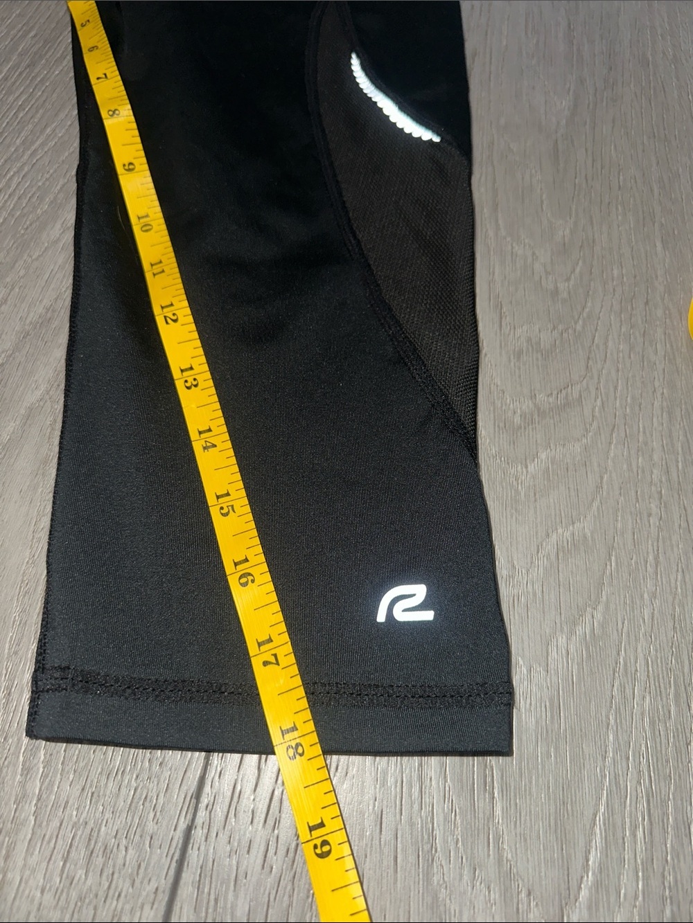 Roadrunner sport Black Active Capri Leggings - size medium - Picture 6 of 8